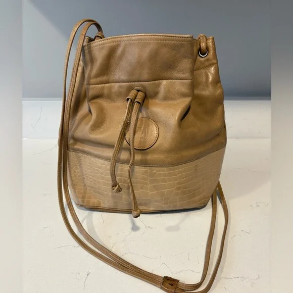 Fendi Beige Leather Shoulder Bag with Croc-Embossed Trim - Picture 2 of 7